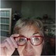 Profesora de Inglés imparte clases a niños y adolescentes