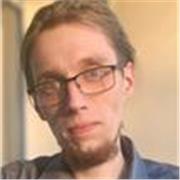 Ich bin Englischlehrer und unterrichte Jugendliche und Erwachsene. Mein Ziel ist es, ihnen den Einstieg in die Sprache so angenehm