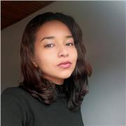 Profesora de historia, arte y literatura. En la ciudad de Bogota