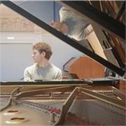 Cerchi un insegnante di pianoforte e/o solfeggio/teoria musicale per ripetizioni o lezioni private? Contattami!