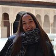 Profesora de apoyo escolar especializada en clases para niños de forma online o presencial