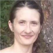 Profesora titulada en interiorismo, gestión de proyectos y decoración.