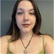 Soy Yaiza y me encanta enseñar, estoy estudiando Lingüística y Lenguas Aplicadas.