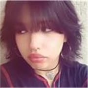 Profesor de inglés imparte clases a niños de todas las edades