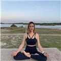 Instructora de yoga 500h ytt para clases de hatha-vinyasa y yin yoga