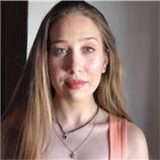 Estudiante. Cursando actualmente un año sabático antes de entrar a la universidad. Se inglés ya que he estudiado en el extranjero
