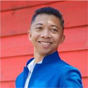 Ma langue natale est le Français avec un niveau C2 au test officiel.