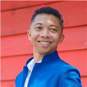 French tutor who can teach how to speak french for people who want to learn the language.