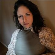 Filmemacherin (Diplom in Regie und Drehbuch) bietet Film- und Storytelling-Unterricht für Anfänger:innen an