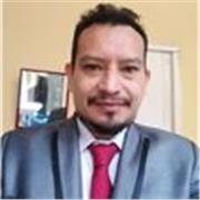 Profesor de español nativo imparte clases a niños jóvenes