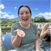 Hola me llamo Abby y doy clases particulares de inglés. Soy nativa de inglés que llevo dos años aquí en España
