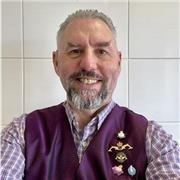 Experienced computer science expert with 40 years of knowledge