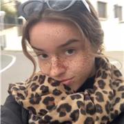 Estudiante de Ciencias empresariales-management en la universidad Pompeu Fabra, que ofrece dar clases de refuerzo a niños y niñas