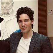 Laureato in marketing e comunicazione e con 3 anni di esperienza nel mondo del lavoro, offro lezioni private di italiano