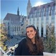 Professora de reforç escolar de Primària i Eso en format presencial