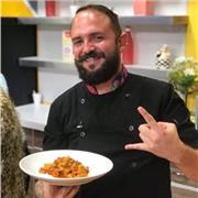 Chef que da clases de repostería, panadería y cualquier tipo de cocina