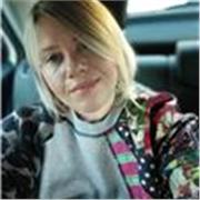 Sono un insegnante di matematica con madre lingua albanese sono laureata in matematica e fisica in Albania per le scuole medie!