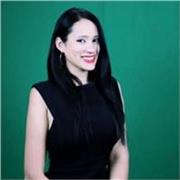 Soy profesora de Física, apasionada por enseñar con dedicación.