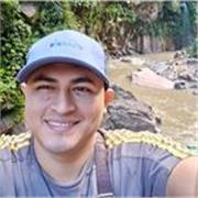 profesor de español que imparte a jovenes y diferentes edades