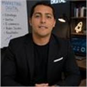 Maestro en estrategia de marketing digital para jóvenes y adultos