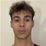 Donne cours de maths à des élèves de lycées