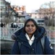 Erfahrene Mathematiklehrerin unterstützt Schüler individuell beim Lernen und Verstehen. 