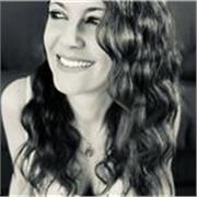 Sono disponibile a impartire lezioni di italiano a stranieri, o ad aiutare per i compiti.