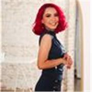 Professora de Inglês particular para mulheres iniciantes com foco principal em pronúncia e conversação