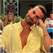Laureato con lode in Lettere Classiche ed esperienze di insegnamento nei licei offre lezioni private di Latino/ Greco/ Italiano anche a distanza