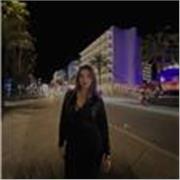 Diplomata impartisce lezioni di filosofia a studenti del liceo e istituti tecnici