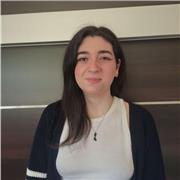 Profesora de Lengua Castellana y su literatura que ameniza las clases y facilita el aprendizaje