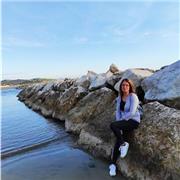 Docente di italiano impartisce lezioni per stranieri