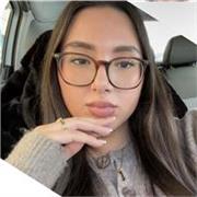 Me defino como una persona trabajadora y aplicada. Me gustaría darle clases a niños pequeños que aún están aprendiendo lo básico 