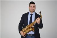 Musicista professionista offre lezioni private di musica.

- saxofono
- pianoforte
- teoria e solfeggio