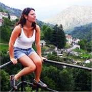 Sono gentile, empatica e proattiva; amo la lingua italiana e non vedo l'ora di cimentarmi in una nuova esperienza!