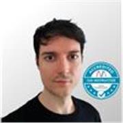 Insegnante dell'Institute for Vocal Advancement propone lezioni di canto per migliorare la propria estensione vocale con naturalezza