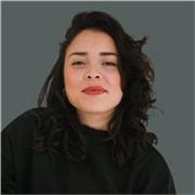 Ich bin Laura, 31 Jahre alt und freiberufliche Grafikdesignerin. Ich gebe Zeichenunterricht für unterschiedliche Stile. 
