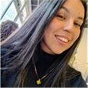 Profesora de educación inicial imparte clases a niños y niñas de todas las edades de Matemáticas básicas