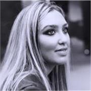 Laureanda in giurisprudenza impartisce lezioni di diritto, italiano e filosofia