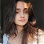 Etudiante en droit certifiée en Anglais (section européenne au lycée)