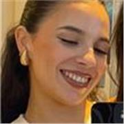 Profesora titulada en ADE para dar clases tanto presencial como online