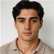 Ofrecemos clases personalizadas para alumnos de Primaria, ESO, Bachillerato y Universidad, adaptadas a sus necesidades y objetivos