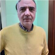 laureato in Scienze Politiche insegno Storia, Filosofia, Geografia, diritto costituzionale e pubblico