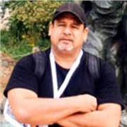 Soy profesional del diseño gráfico e ilustrador. Graduado universitario en educación plástica y con una obra en el campo de las artes visuales a nivel internacional. Mis trabajos los puedes ver en:
-