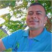 Profesor se apoyo escolar, enfocado en clases de matemáticas