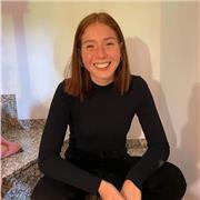 Titulada en logopedia, con más de 5 años de experiencia en el área infantil. He trabajado con niños con NEE .