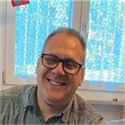 Laureato in Fisica impartisce lezioni di fisica, matematica, elettrotecnica, elettronica