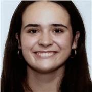 Profesora titulada en C2 de inglés, con 1 año de experiencia imparte clases online y presencial.