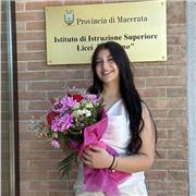 Studentessa diplomata al liceo scientifico offre lezioni di matematica a studenti di scuole medie e superiori