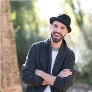 Más de 20 años de experiencia en escenarios, proyectos discográficos y composición.